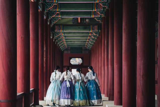 femmes dans un temple en corée