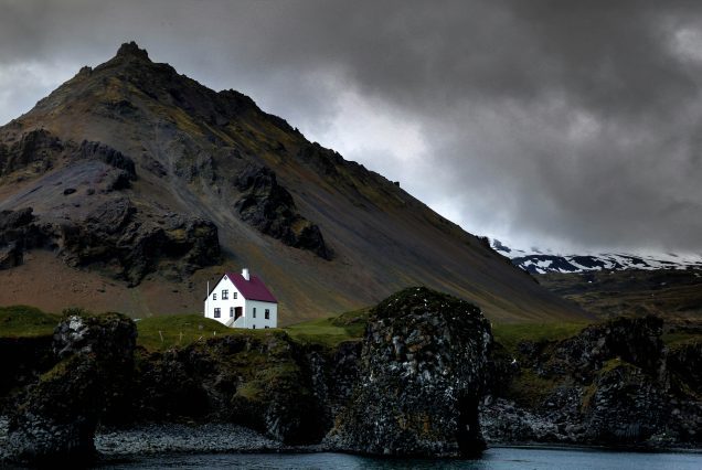 maison seule islande