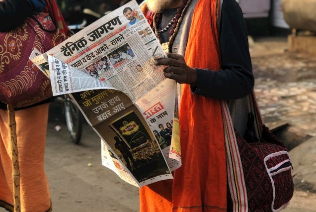 homme habillé traditionnellement inde