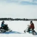 motoneige Laponie aurore boréale