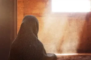Comment s'habiller à Oman pour une femme