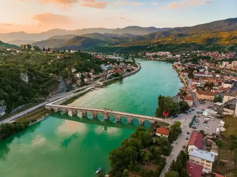 pont sur une rivière, bosnie, voyage, Terres de Cultures