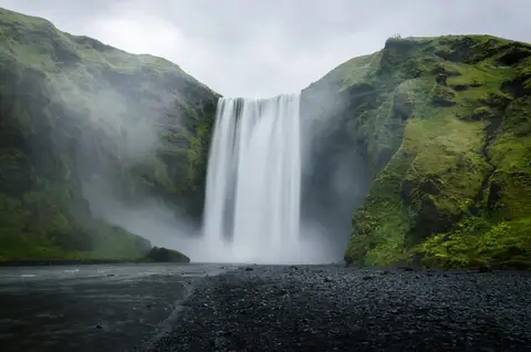 Cascade en Islande - Agence de voyage Paris